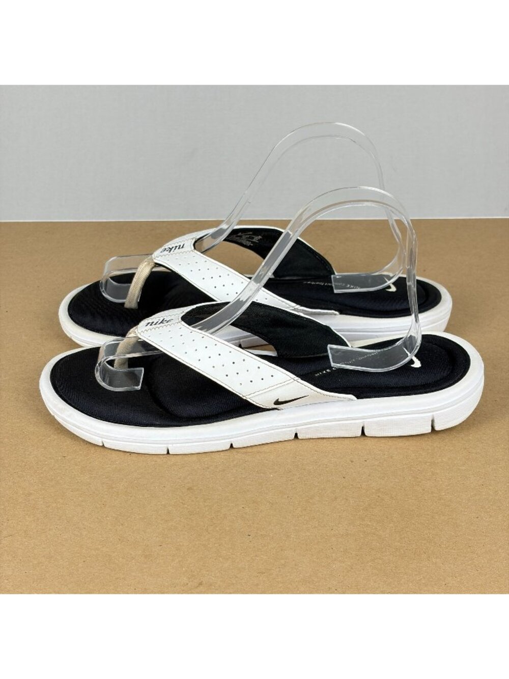 Nike Comfort Footbed Thong Sandals Womens 10 White Black Casual Sport Slip On